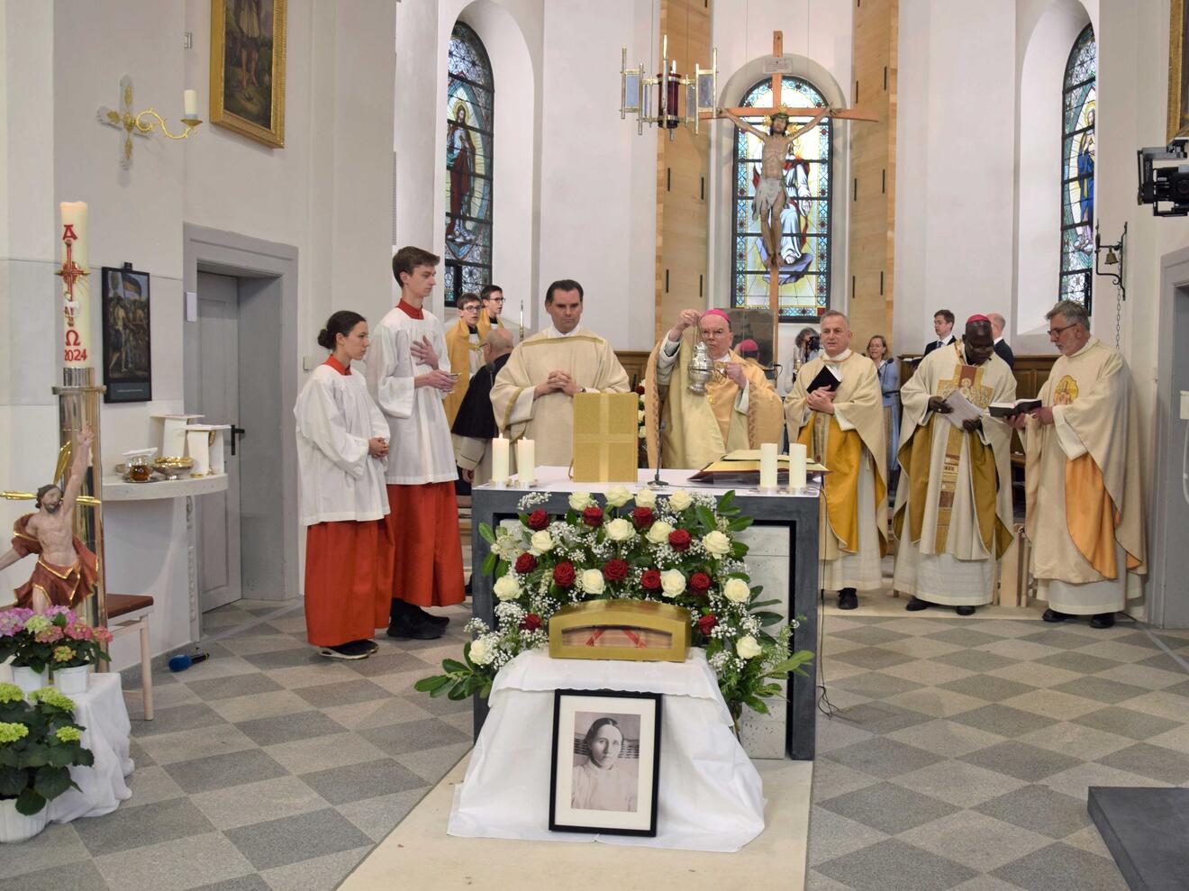 Bischof Bertram feierte anlässlich des großen Spenden-"Mariathon" einen Gottesdienst in Balderschwang. (Foto: Verspohl-Nitsche / pdke)