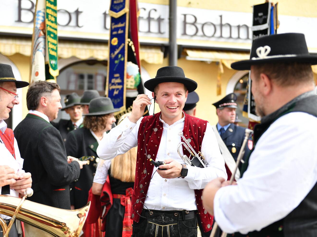 Von der Musikkapelle wurde der Festumzug feierlich musikalisch gestaltet. (Foto: Maria Rösch / pba)
