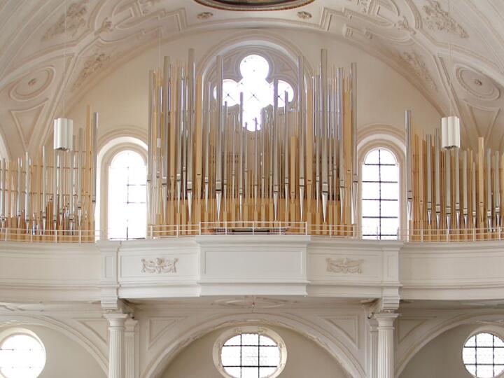 Die neue Orgel in der Stadtpfarrkirche in Weilheim: an diesem Samstag hat sie Bischof Bertram im Rahmen eines festlichen Gottesdienstes eingeweiht (Foto: PG Weilheim)
