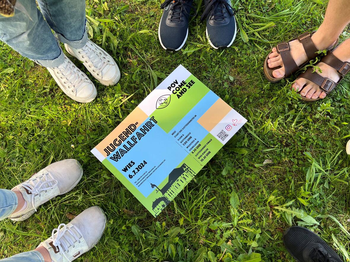 Bis zu 600 junge Menschen machen sich jedes Jahr zu Fuß auf den Weg zum Wiesheiland. (Foto: Jugendstelle Weilheim)