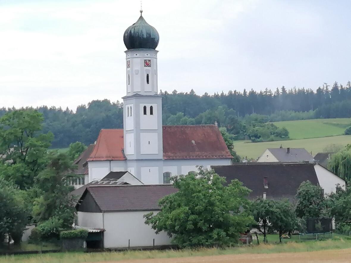 Pfarrkirche St. Ulrich und Afra Todtenweis (Foto: Carola Stampfli)