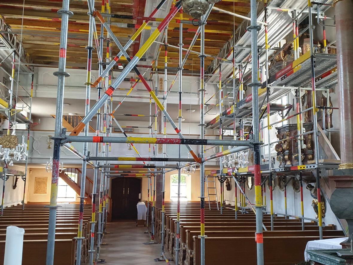 Die Decke wurde stabilisiert und neu aufgehängt. (Foto: Anna Brugger/PG Aindling)