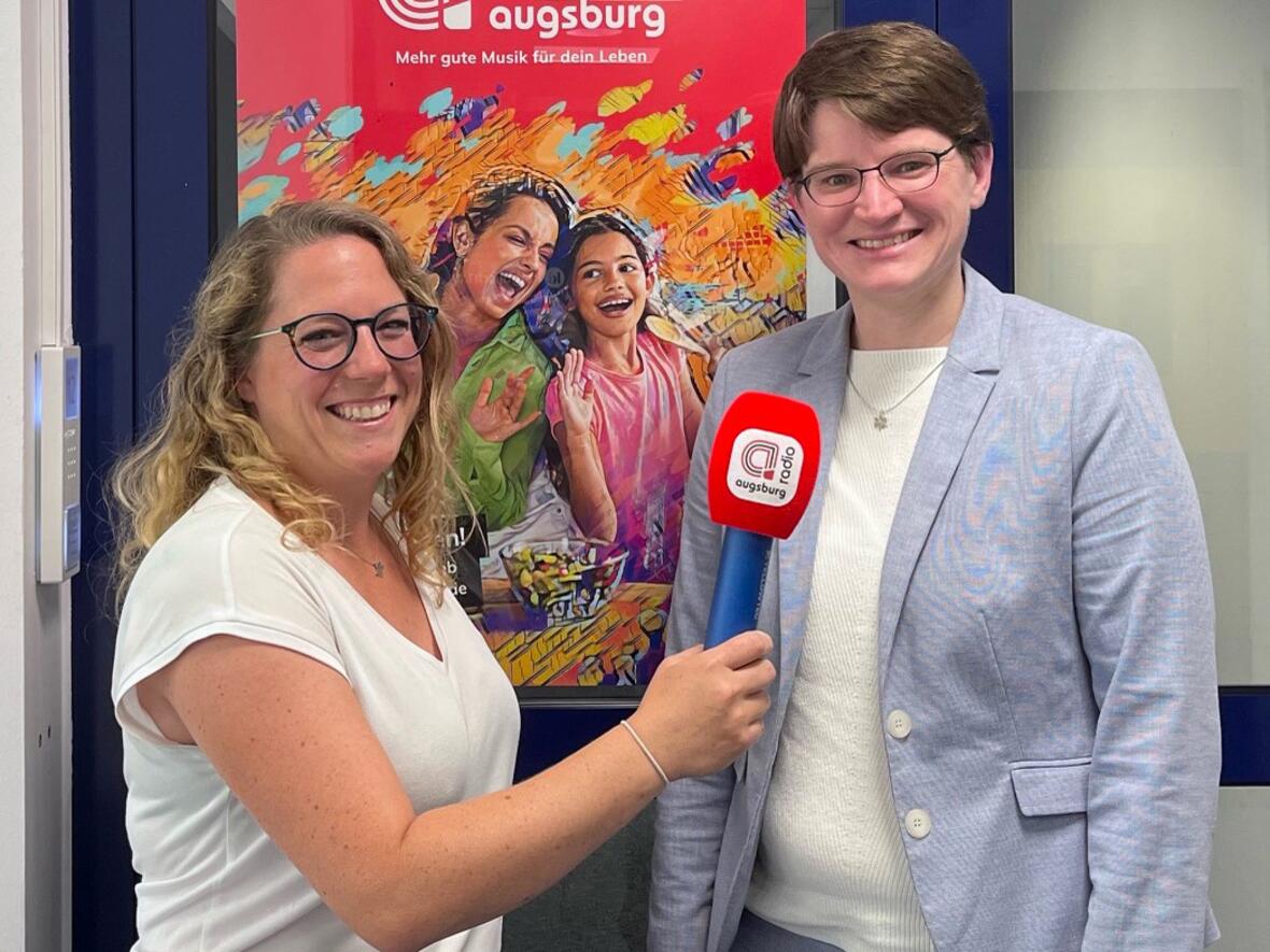  Maria Muther (rechts), Leiterin der Ehe-, Familien- und Lebensberatung im Bistum Augsburg, ist am kommenden Sonntag bei Radio Cappuccino zu Gast. (Foto: Radio Augsburg)