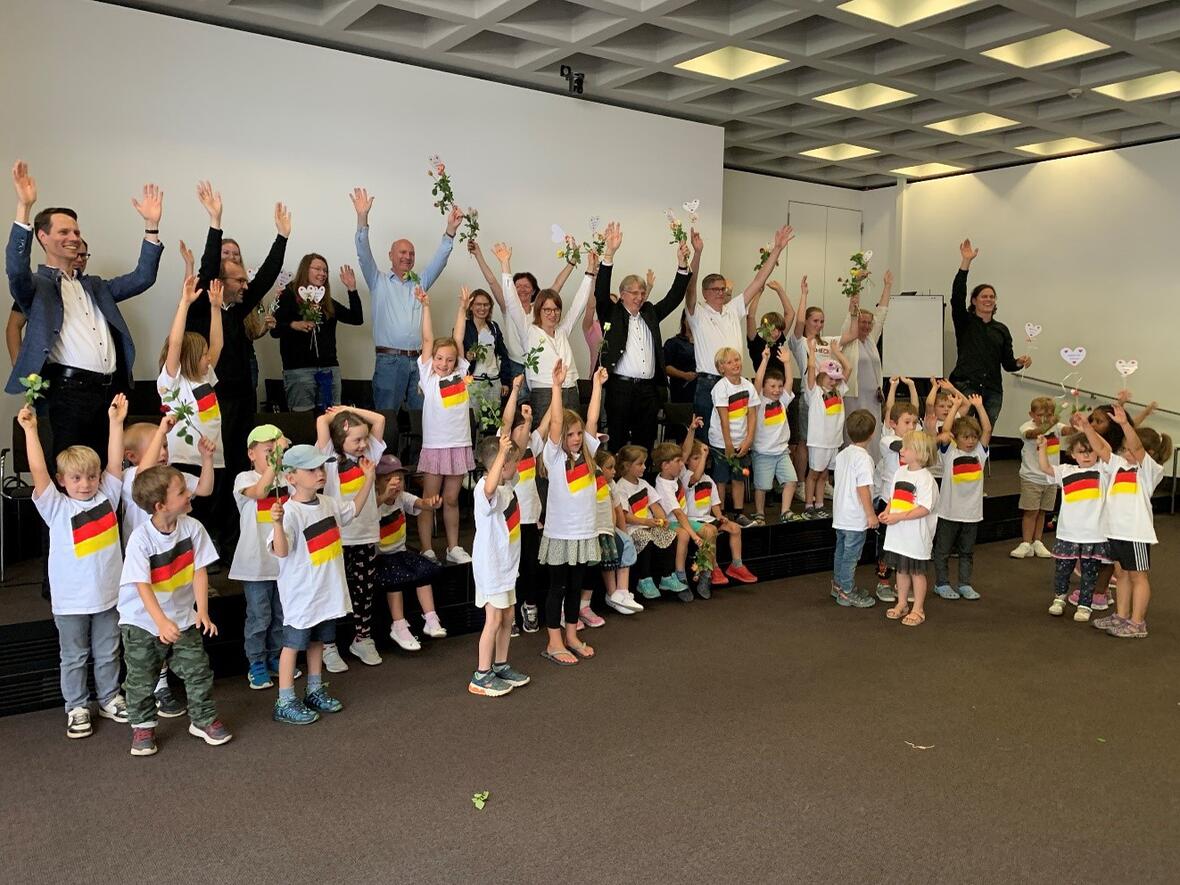 Die Tugenden des heiligen Ulrich kindgerecht zu thematisieren, war Ziel des Wandertheaters. Seinen Abschluss fand das Projekt bei einer Aufführung im Haus Sankt Ulrich. (Fotos: PG Klosterlechfeld) 