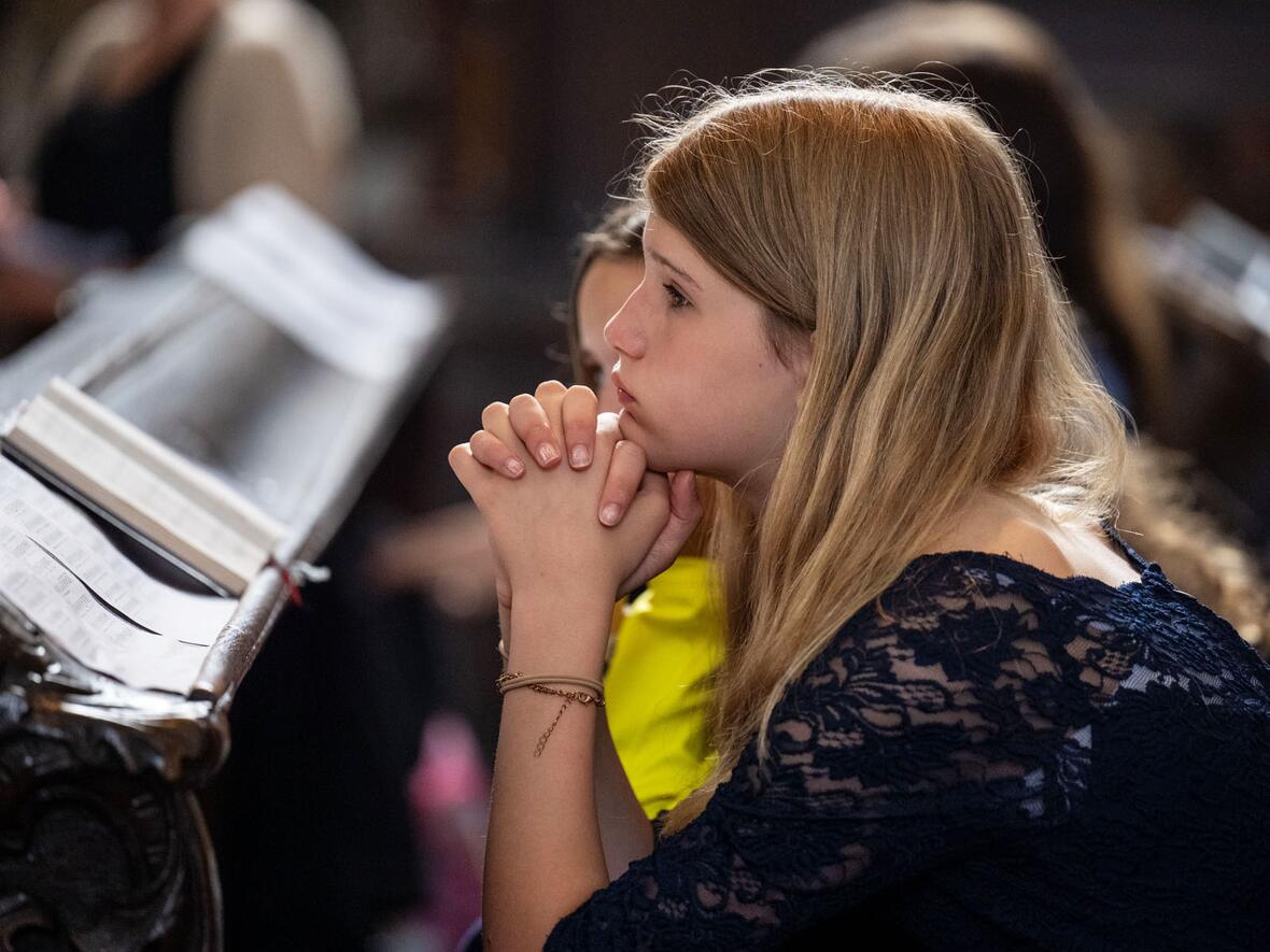 Zum Gottesdienst waren hunderte Kinder und Jugendliche aus dem ganzen Bistumsgebiet zusammengekommen.