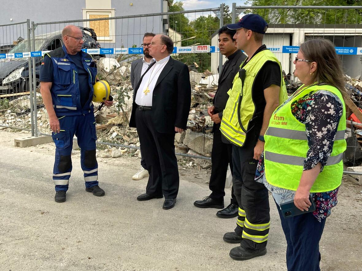 Besuch des Bischofs am Unglücksort in Memmingen. (Foto: Bischofshaus)