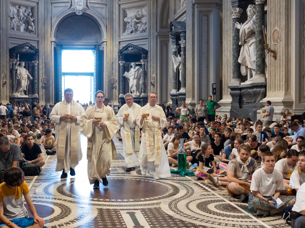 Aus dem Bistum Augsburg nehmen deutlich über dreitausend Ministrantinnen und Ministranten teil.