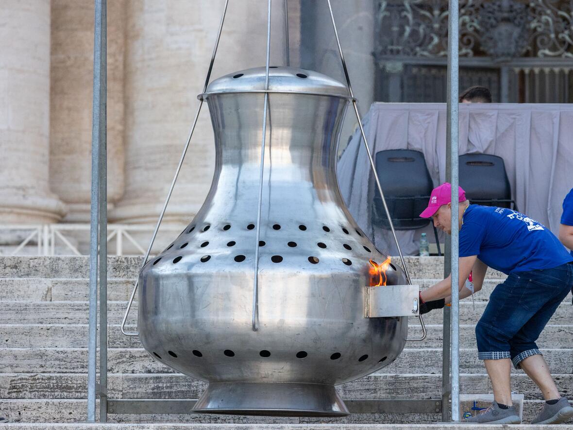 Schwergewicht: Das wohl größte Weihrauchfass der Welt wurde extra von Oberschönenfeld nach Rom transportiert.