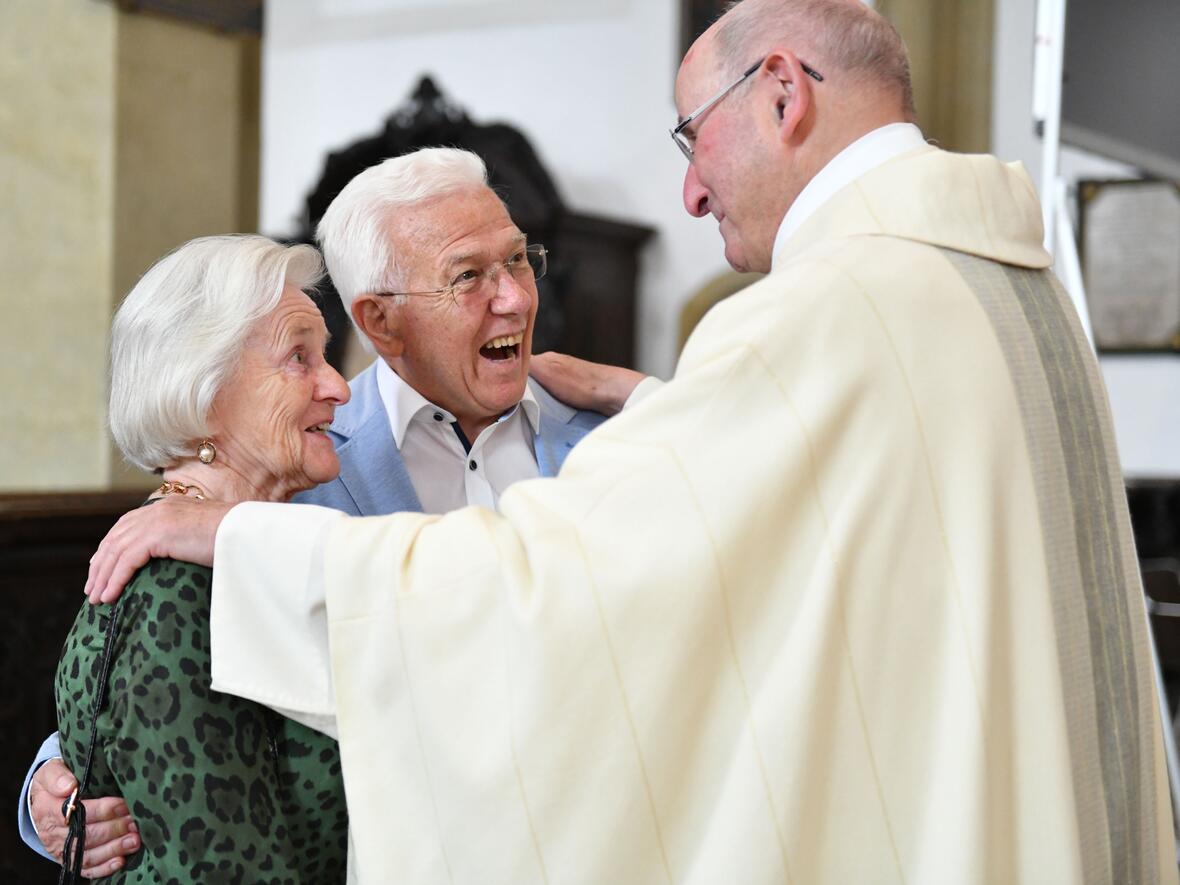 Fast 300 Ehepaare sind an diesem Freitag nach Augsburg zum "Tag der Ehejubilare" gekommen. Neben einem Pontifikalgottesdienst gab es ein buntes Begleitprogramm im Haus Sankt Ulrich (Fotos: Maria Rösch / pba)