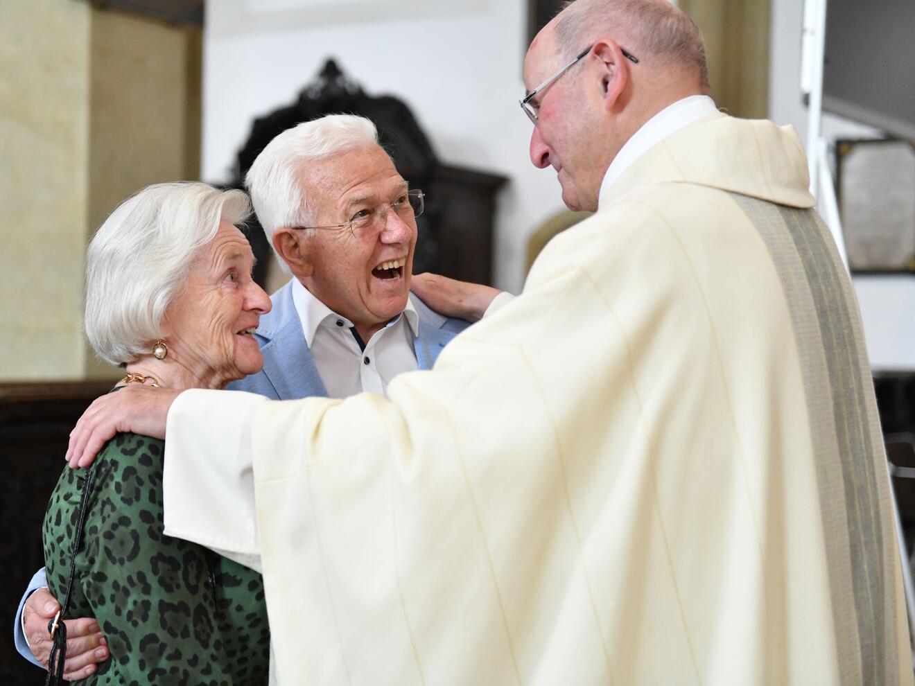 Fast 300 Ehepaare sind an diesem Freitag nach Augsburg zum "Tag der Ehejubilare" gekommen. Neben einem Pontifikalgottesdienst gab es ein buntes Begleitprogramm im Haus Sankt Ulrich (Fotos: Maria Rösch / pba)  
