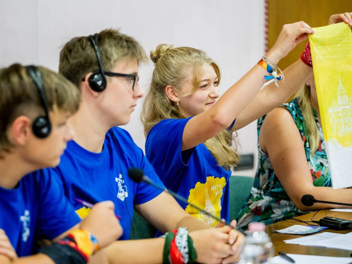 Internationale Ministrantenwallfahrt nach Rom: Mia Rothermel und Philipp Bader aus der PG Mindeltal (Bistum Augsburg) waren am Montag bei der Eröffnungs-PK in Rom dabei. (Foto: Deutsche Bischofskonferenz / Maximilian von Lachner)