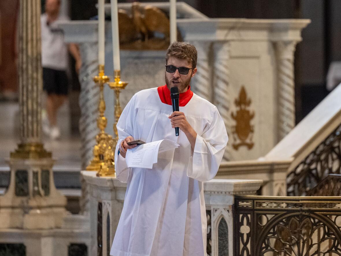 Angesichts einer wolkenlosen Wallfahrtswoche war so manchem Ministrant die Sonnenbrille zum festen Utensil geworden.