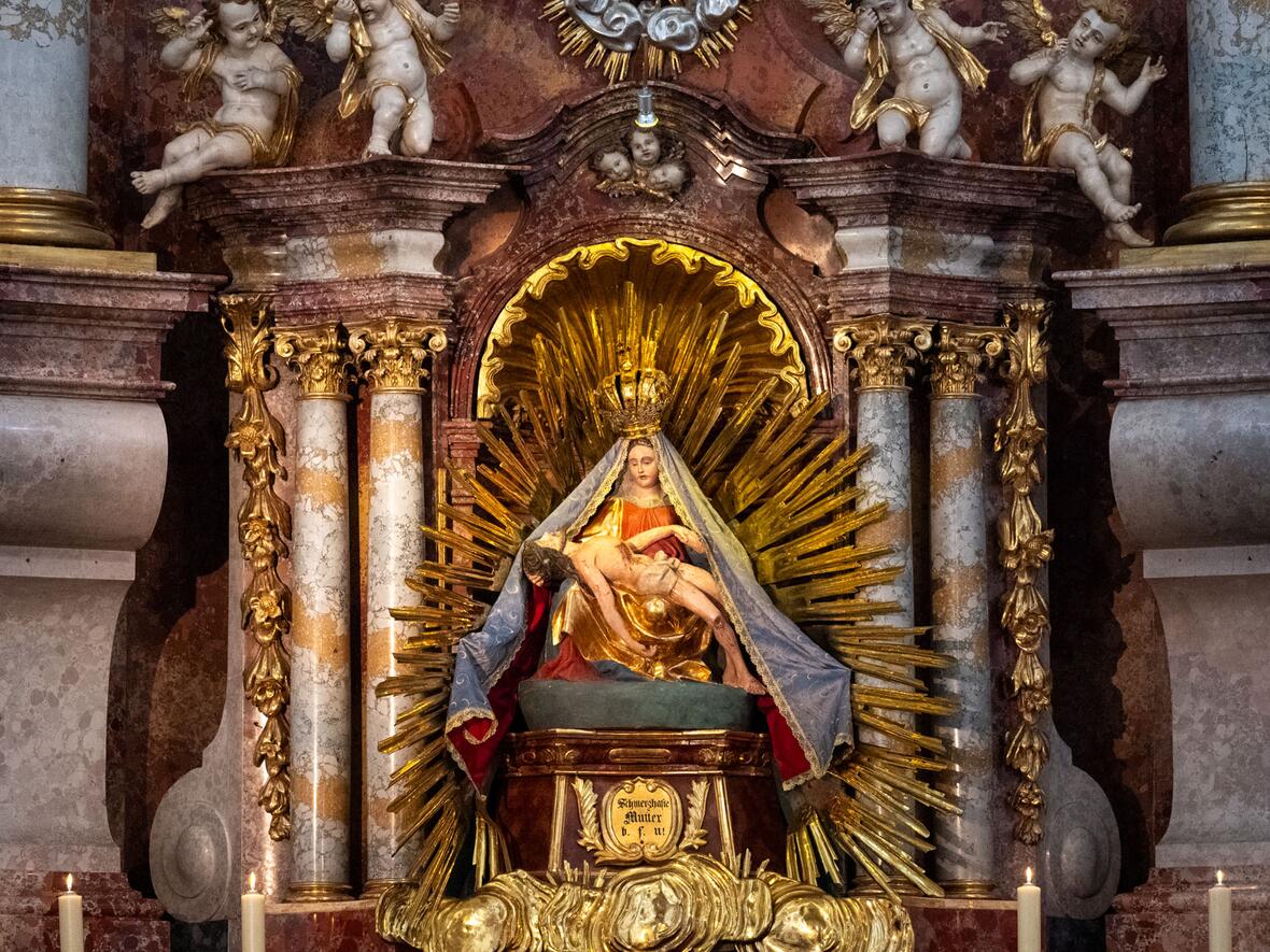 Das Gnadenbild der schmerzhaften Muttergottes in der Wallfahrtskirche Vilgertshofen (Fotos: Julian Schmidt / pba)