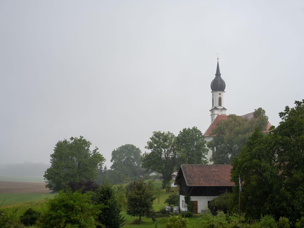 Die Wallfahrtskirche Zur Schmerzhaften Muttergottes besteht in ihrer heutigen hochbarocken Form seit dem späten 17. Jahrhundert.