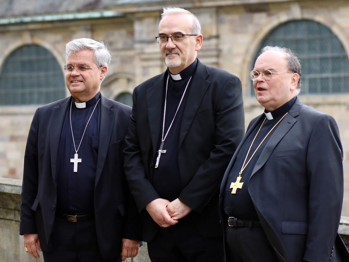 Bischof Bertram zusammen mit dem Paderborner Erzbischof Udo Bentz und dem Lateinischen Patriarchen von Jerusalem Pierbattista Kardinal Pizzaballa. (Fotos: Marko Orlovic / DBK)