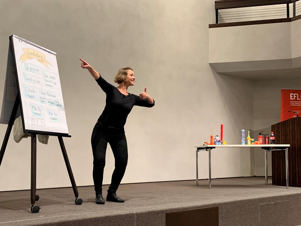 Psychologin Eva Barnewitz zündete ein Feuerwerk an Ideen im Haus St. Ulrich zum Thema Partnerschaft und wie sich beide gegenseitig strahlen lassen. (Foto: EFL / A. Eul)