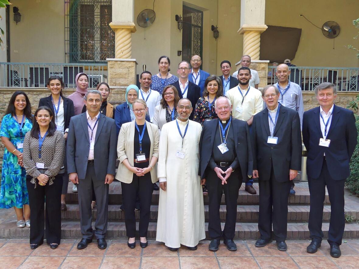 Reise des Bischöflichen Beauftragten der Deutschen Bischofskonferenz für den Katholischen Akademischen Ausländer-Dienst (KAAD), Weihbischof Dr. Dr. Anton Losinger, nach Kairo. Hier ein Bild vom Treffen mit Teilnehmenden der KAAD-Auslandsakademie. (Foto: KAAD)