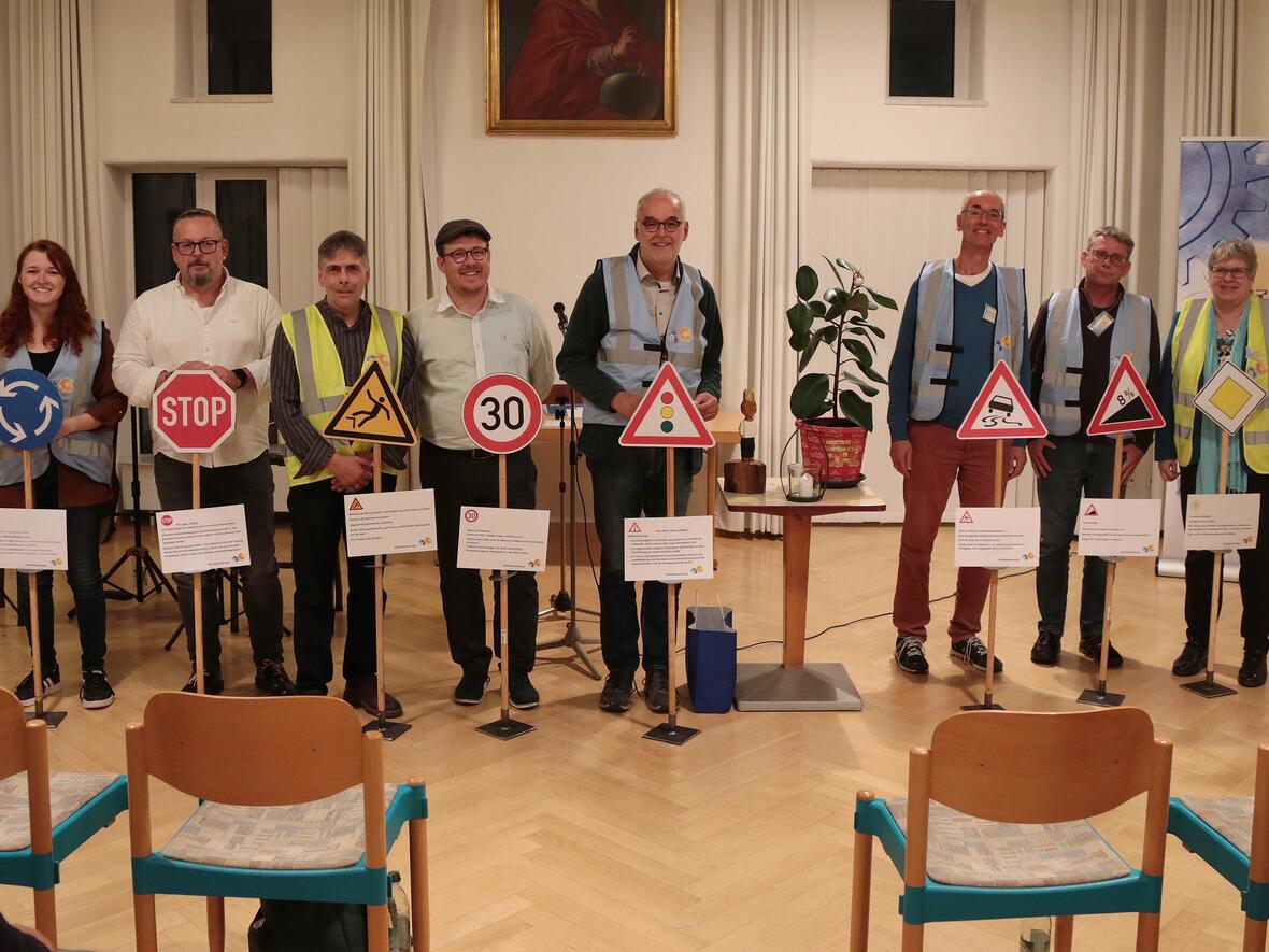 Das Team der Betriebsseelsorge (v. l.): Anna-Maria Maul, Diakon Ulrich Gottwald, Thomas Hoffmann, Danny Kasche, Diakon Georg Steinmetz, Andreas Kohl, Hans Gilg, Martina Berndt-Hoffmann.