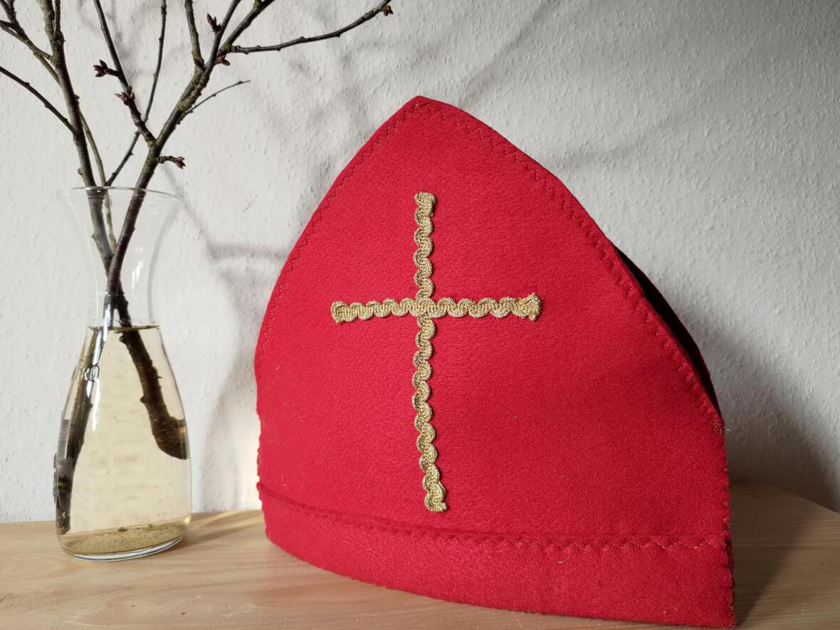 Als Nikolaus gekonnt auftreten: Das lernen Interessierte beim Zertifikatskurs im Haus Sankt Ulrich (Foto: Christian Schmitt in pfarrbriefservice.de)