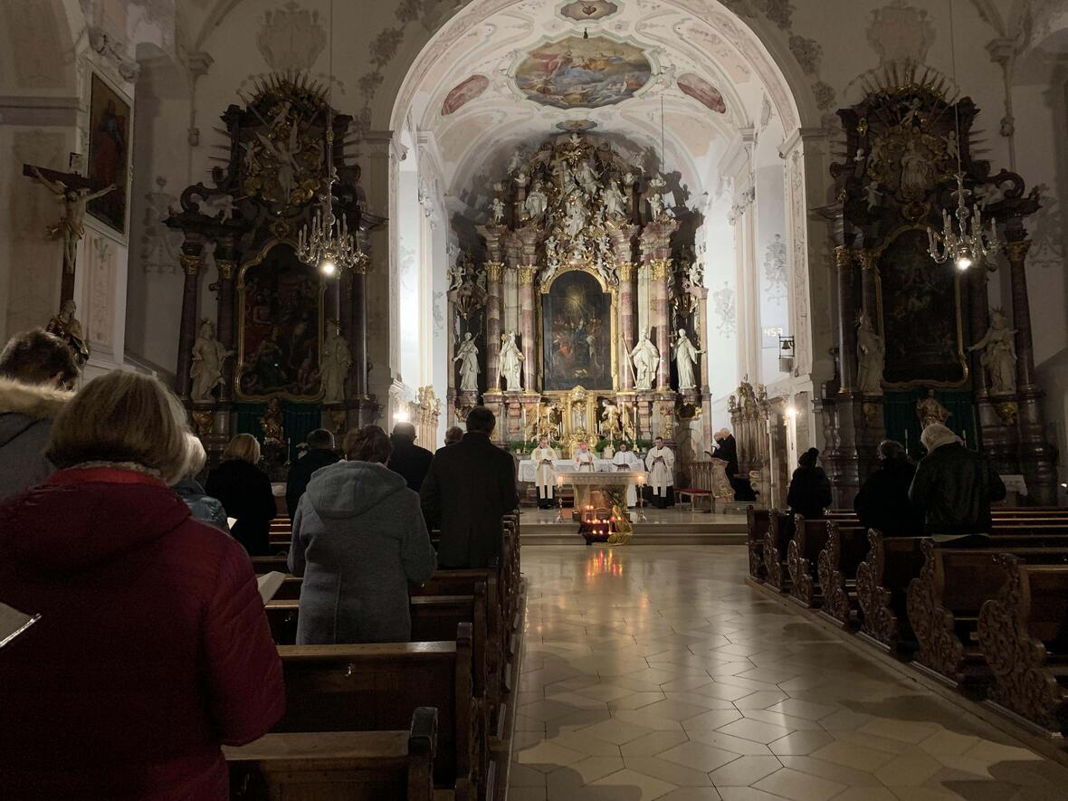 In der Wort-Gottes-Feier in der Heilig Geist Kirche in Neuburg/Donau wurde das Leid der Betroffenen in den Mittelpunkt gestellt. (Foto: Viktoria Zäch/pba)