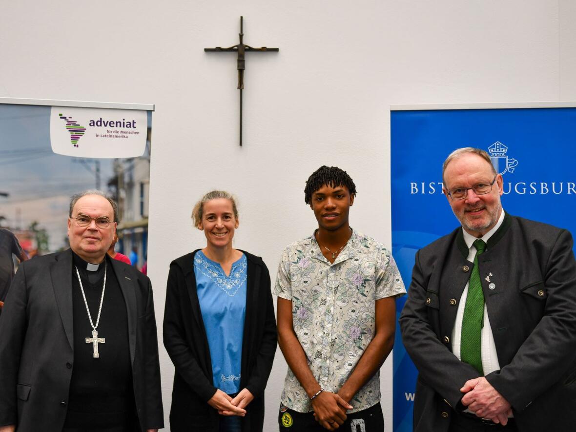 (v.l.) Bischof Dr. Bertram Meier, Theologin Dr. Ulrike Purrer, Edwin Narvaéz, Adveniat-Hauptgeschäftsführer P. Dr. Martin Maier SJ (Fotos: Julian Schmidt / pba)