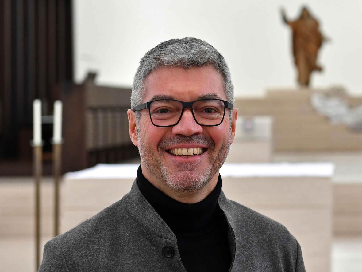 Dekan Helmut Haug wird auch in den kommenden Jahren das Dekanat Augsburg I leiten. (Foto: Nicolas Schnall / pba)