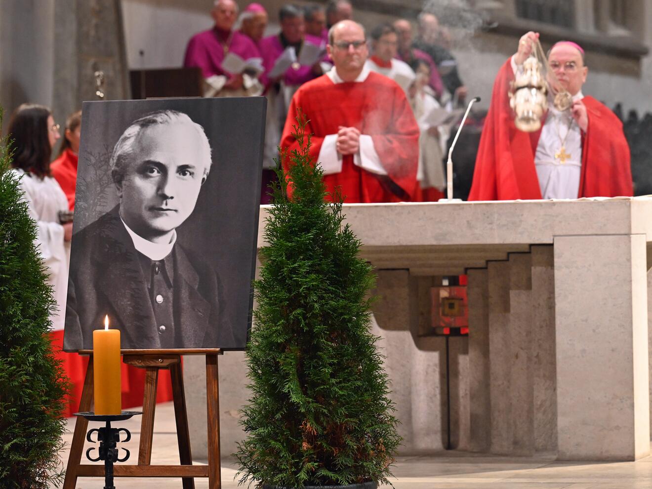 Dank für die Seligsprechung von Max Josef Metzger am 2. Adventssonntag im Augsburger Dom. (Fotos: Leander Stork / pba) 
