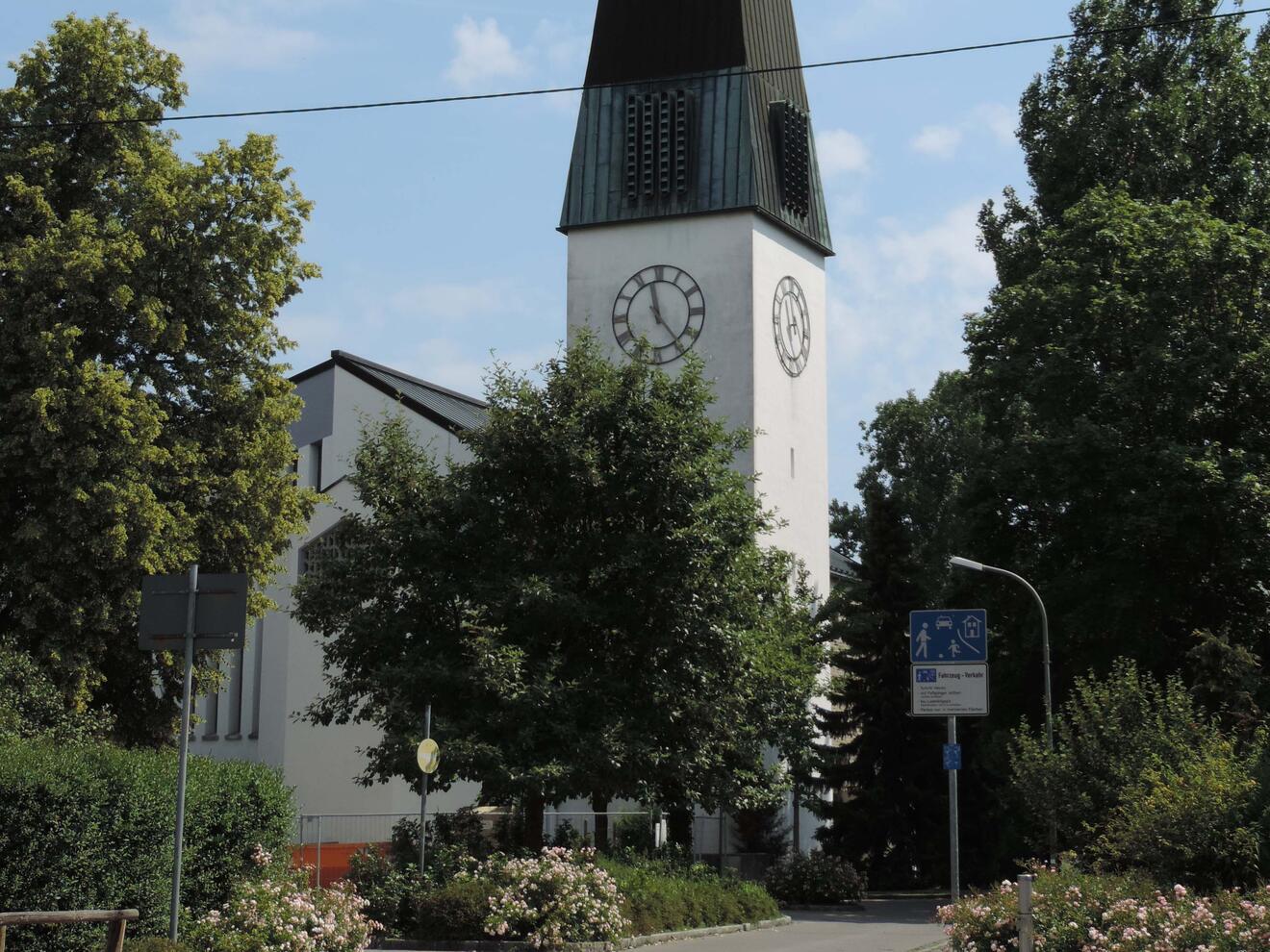 Die Pfarrkirche Christkönig in der Augsburger Hammerschmiede (Foto: wikimedia).