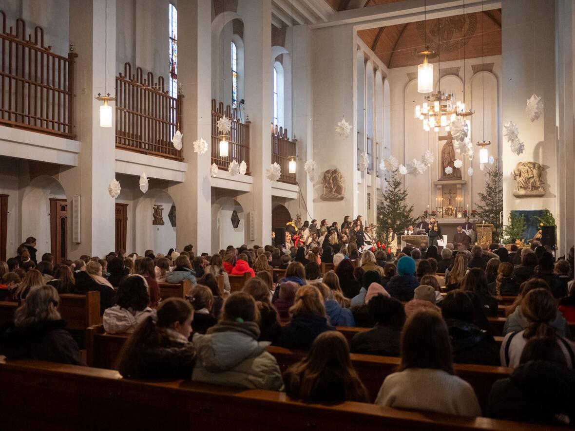 Der Gottesdienst fand in der in den Zwanzigerjahren erbauten Institutskirche statt.