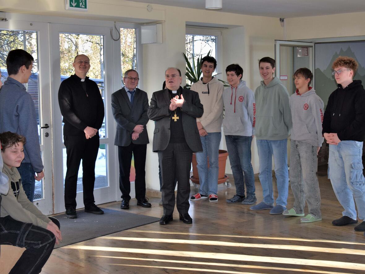 Für Bischof Bertram, selbst bekennender OS'ler, war der Besuch des Weihnachtskurses eine Ehrensache. (Fotos: Sabine Verspohl-Nitsche)