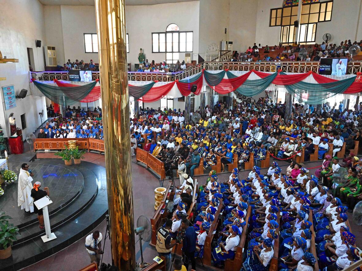 Gedenkgottesdienst: An der Kirche der Holy Trinity Parish in Abuja waren bei einer Massenpanik kurz vor Weihnachten zehn Menschen gestorben.