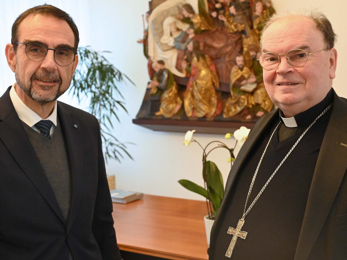 Austausch im Bischofshaus: Klaus Holetschek, CSU-Fraktionsvorsitzender im Bayerischen Landtag, mit Bischof Bertram. (Foto: Ulrich Bobinger / pba)