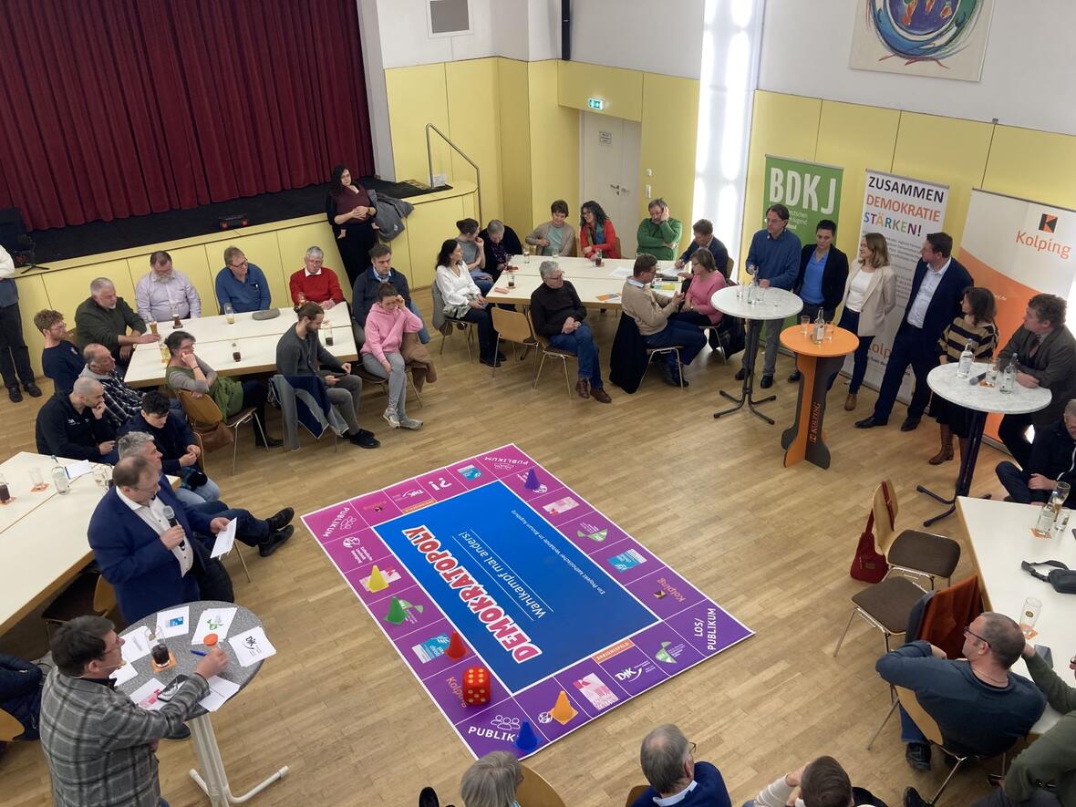 "Demokratopoly" im Kolpingsaal Buchloe (Foto: Wolfgang Seidler)
