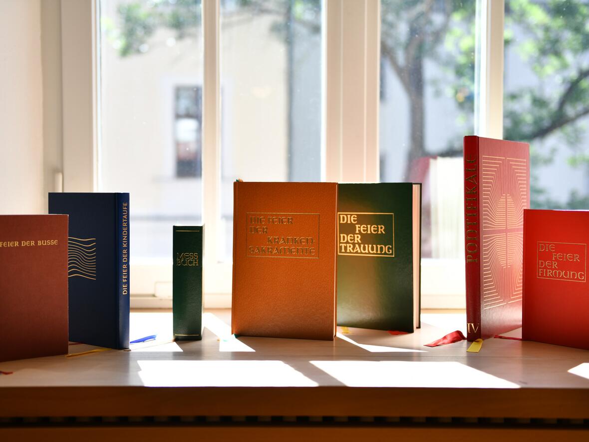 Die liturgischen Bücher sind ebenfalls Teil von Fern- und Begleitkurs (Motivfoto: Julian Schmidt / pba)