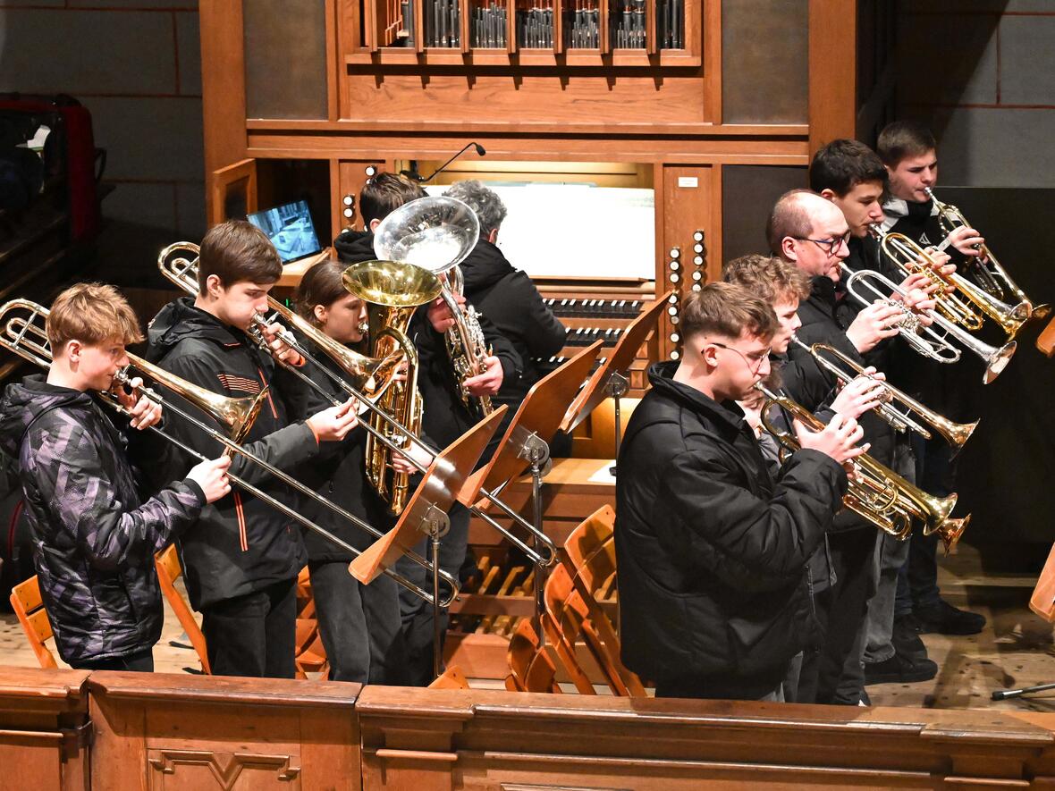 Zum erstenmal in voller Länge zu hören: Die Ulrichsmesse, hier mit dem Bläserensemble des St. Thomas-Gymnasiums Wettenhausen (Fotos: pba/Ulrich Bobinger).