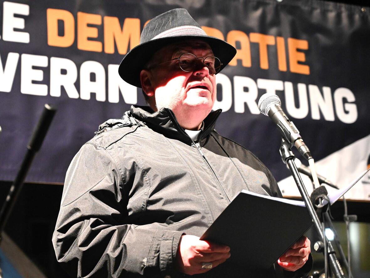 Bischof Bertram hielt in Memmingen ein Plädoyer für Konsens und Problemlösungen und gegen Angst und Aggression (Fotos: pba/Ulrich Bobinger).
