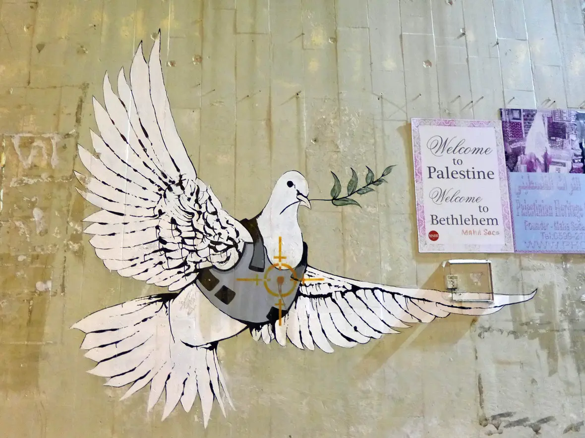 Friedenstaube-Graffito auf einer Wand in Bethlehem. (Foto: Michael Rösch, in: pfarrbriefservice.de)