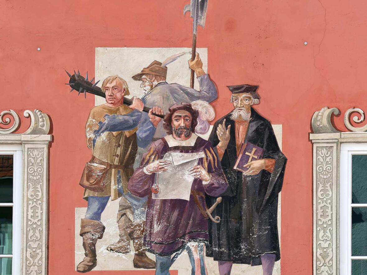 Verlesung der Zwölf Artikel: Fresko am Haus der Kramerzunft in Memmingen. (Foto: Viola Weyrauch/Pressestelle Stadt Memmingen)