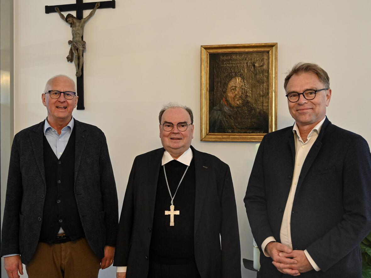 (v.l.) Regionalbischof Klaus Stiegler, Bischof Dr. Bertram Meier und Regionalbischof Thomas Prieto Peral (Foto: Julian Schmidt / pba)