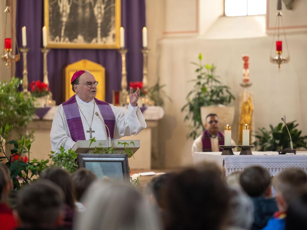 Zu Beginn der Eröffnung wurde ein Wortgottesdienst in St. Michael gefeiert.