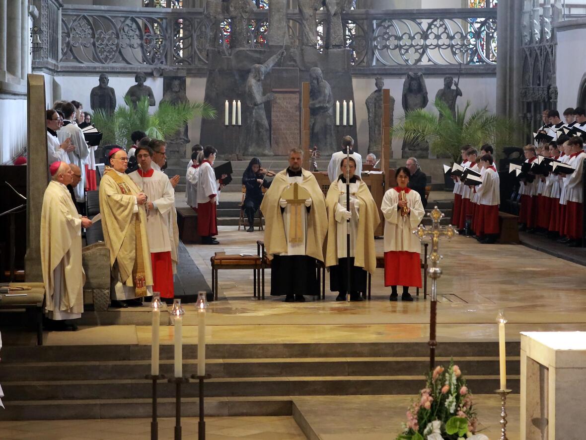 Feierliche Messe am Ostermorgen im Augsburger Dom. 