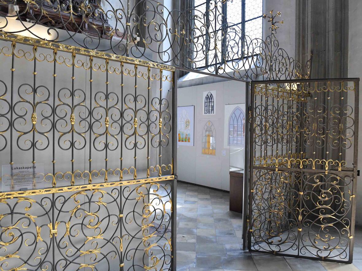 Neues Ulrichsfenster für den Augsburger Dom: Studioausstellung mit den eingegangenen Wettbewerbs-Entwürfen ist bis zum 25. Mai geöffnet. (Foto: Nicolas Schnall / pba)