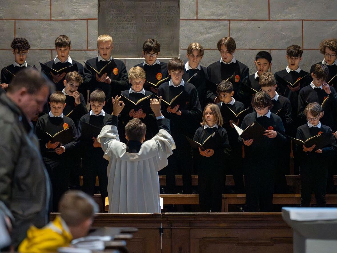 Der Gottesdienst wurde musikalisch durch den Karl-Kraft-Chor der Augsburger Domsingknaben gestaltet (Foto: Lucia Kohler / pba)