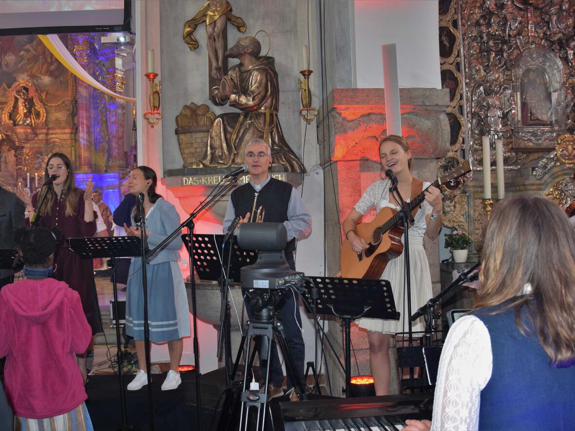 Die Band sorgte für gute Stimmung während des Gottesdienstes.