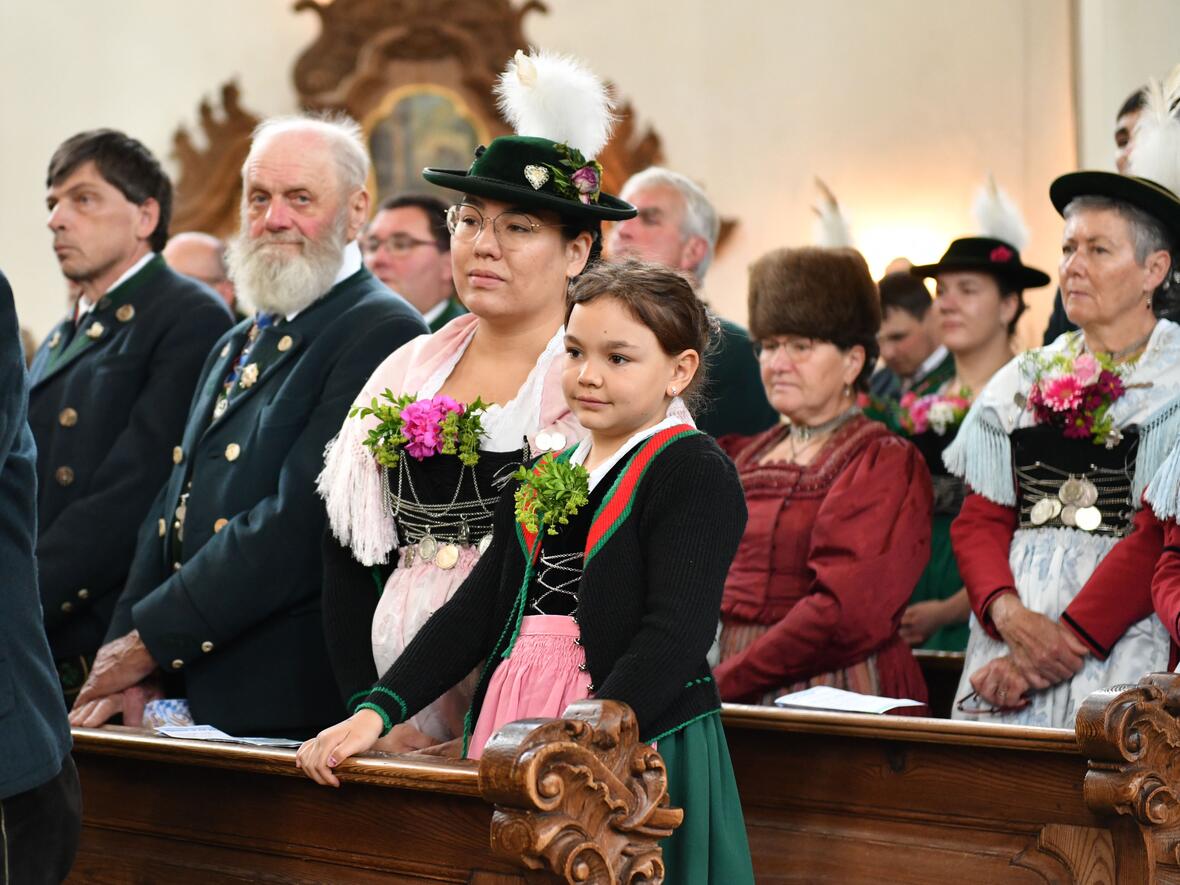 Aus 23 verschiedenen Trachtenvereinen des Oberen Lechgauverbands kamen an diesem Pfingstmontag mehrere hundert Frauen und Männer zu einem Festgottesdienst in der Wieskirche zusammen. (Fotos: Maria Rösch / pba) 