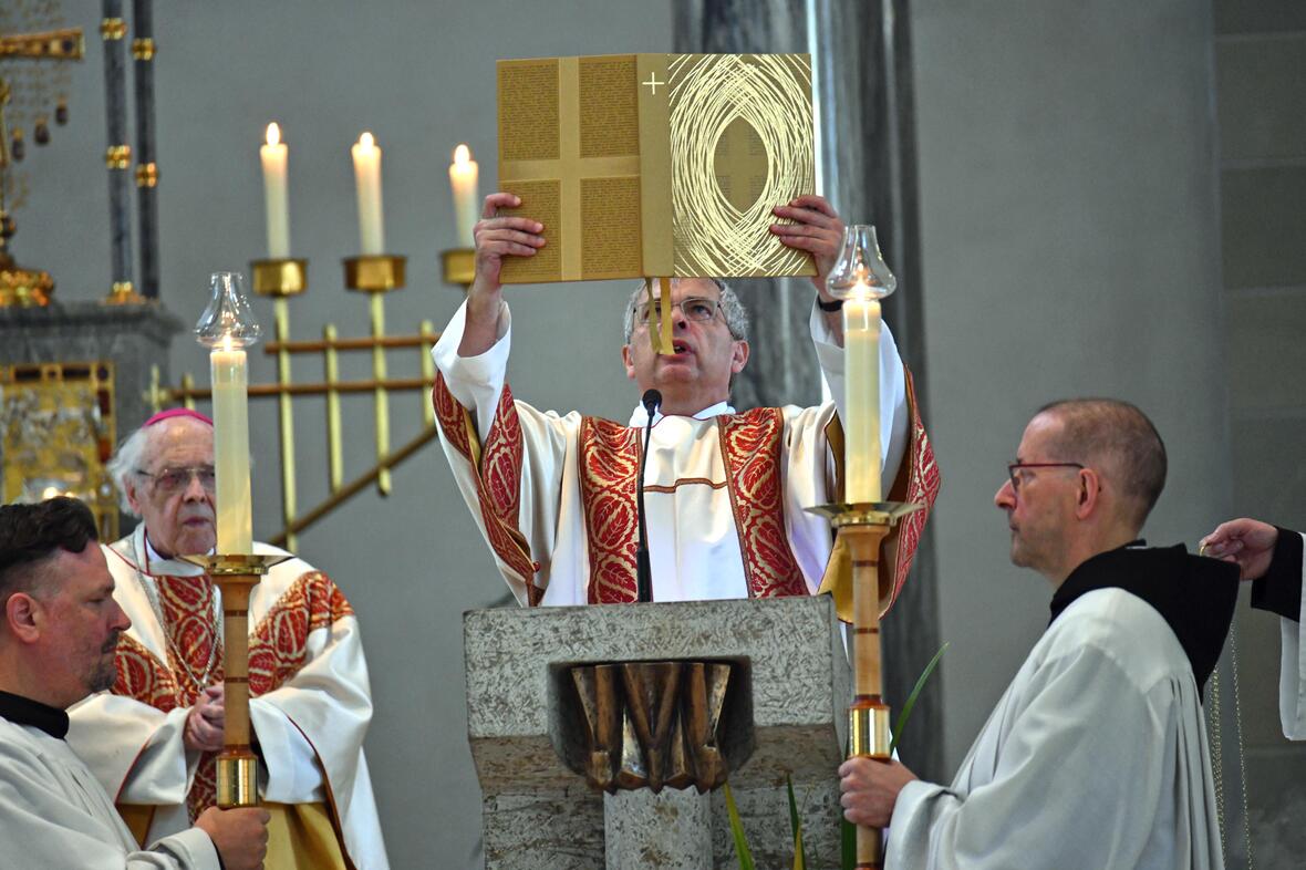 Tag der Priesterjubilare in St. Ottilien: Das Wort Gottes stand auch in der Predigt des Bischofs im Mittelpunkt. (Fotos: Nicolas Schnall / pba)