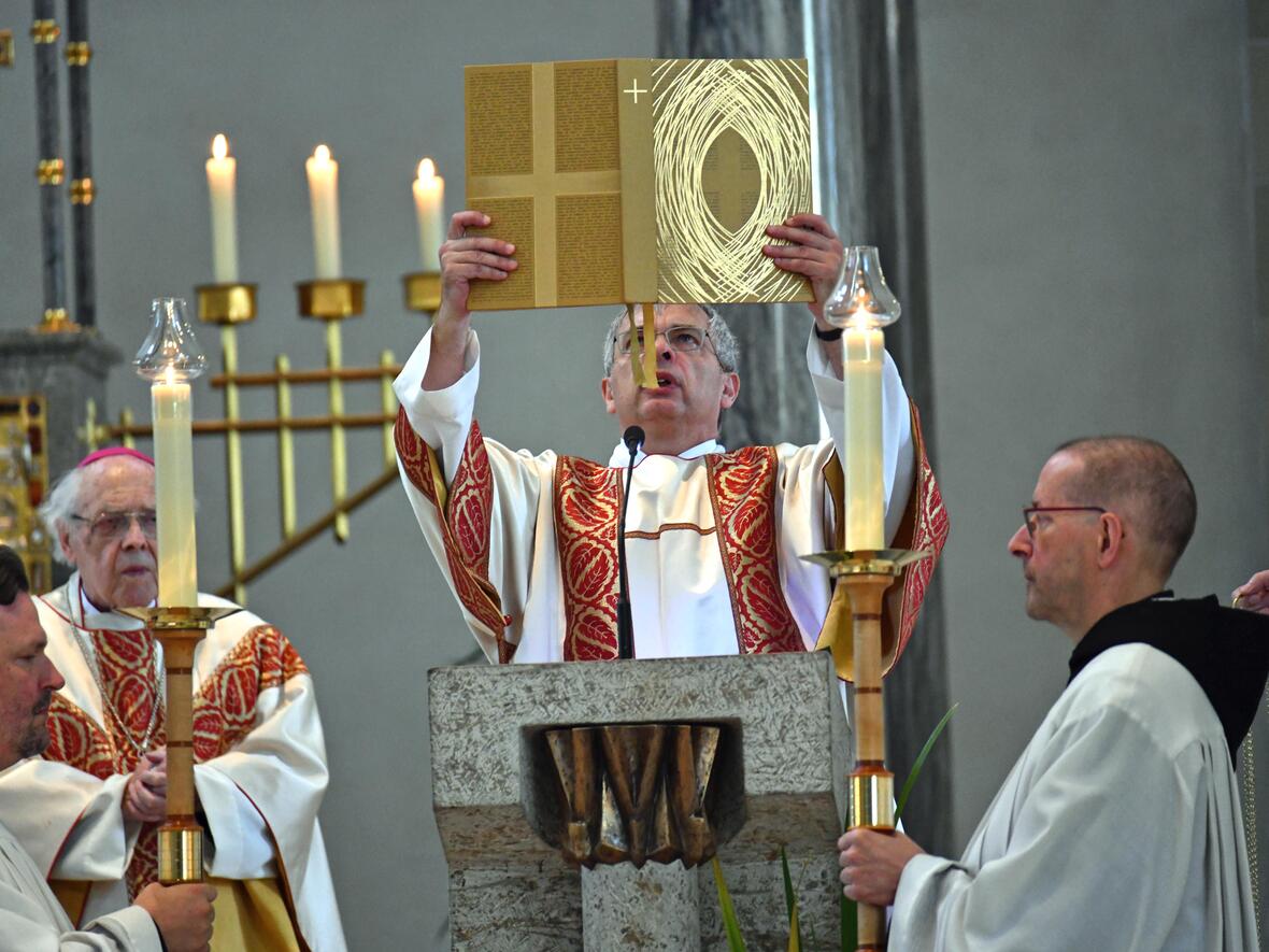 Tag der Priesterjubilare in St. Ottilien: Das Wort Gottes stand auch in der Predigt des Bischofs im Mittelpunkt. (Fotos: Nicolas Schnall / pba)