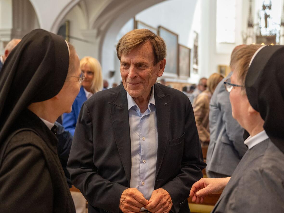 Angeregte Gespräche in St. Anna.