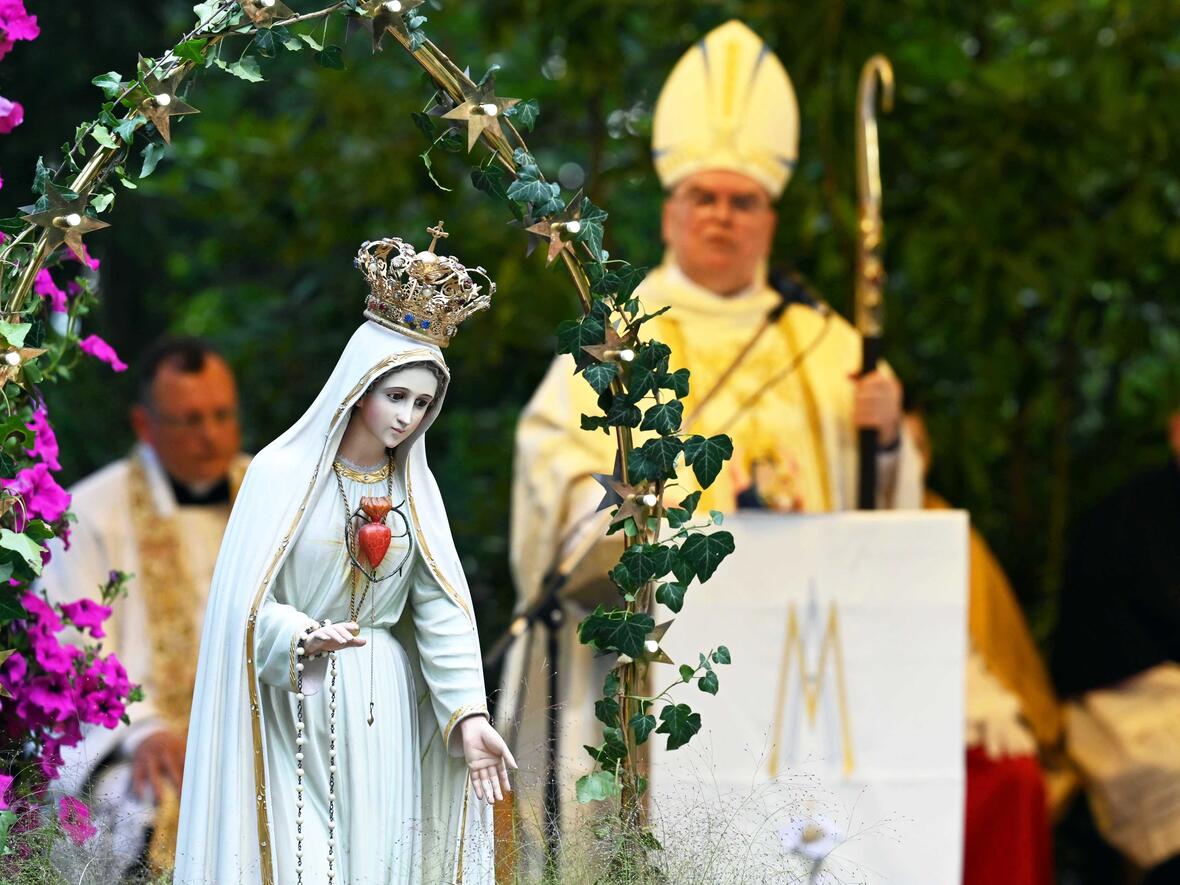 Zum Hochfest der leiblichen Aufnahme Mariens in den Himmel feierte Bischof Bertram einen Pontifikalgottesdienst am Freiluftaltar im Wallfahrtsort Maria Vesperbild. (Fotos: Leander Stork / pba)