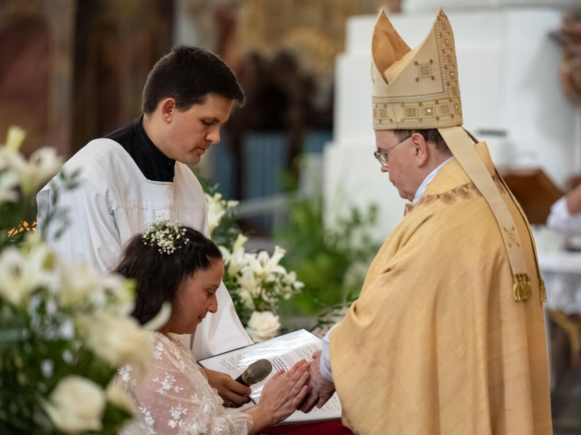 "Das Leben eng mit Christus verbinden": In der Jungfrauenweihe ging Sema Onar symbolisch die Vermählung mit Christus ein (Fotos: Julian Schmidt / pba)